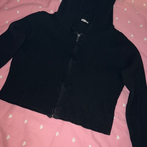 Black Ribbed Crop Zip-Up Hoodie - Picture 2 of 3